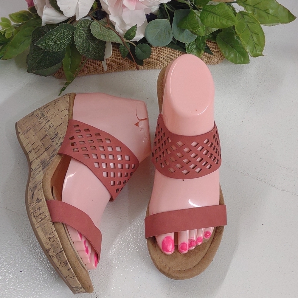 Giani Bernini Tan Cutout Sandals - Picture 2 of 4